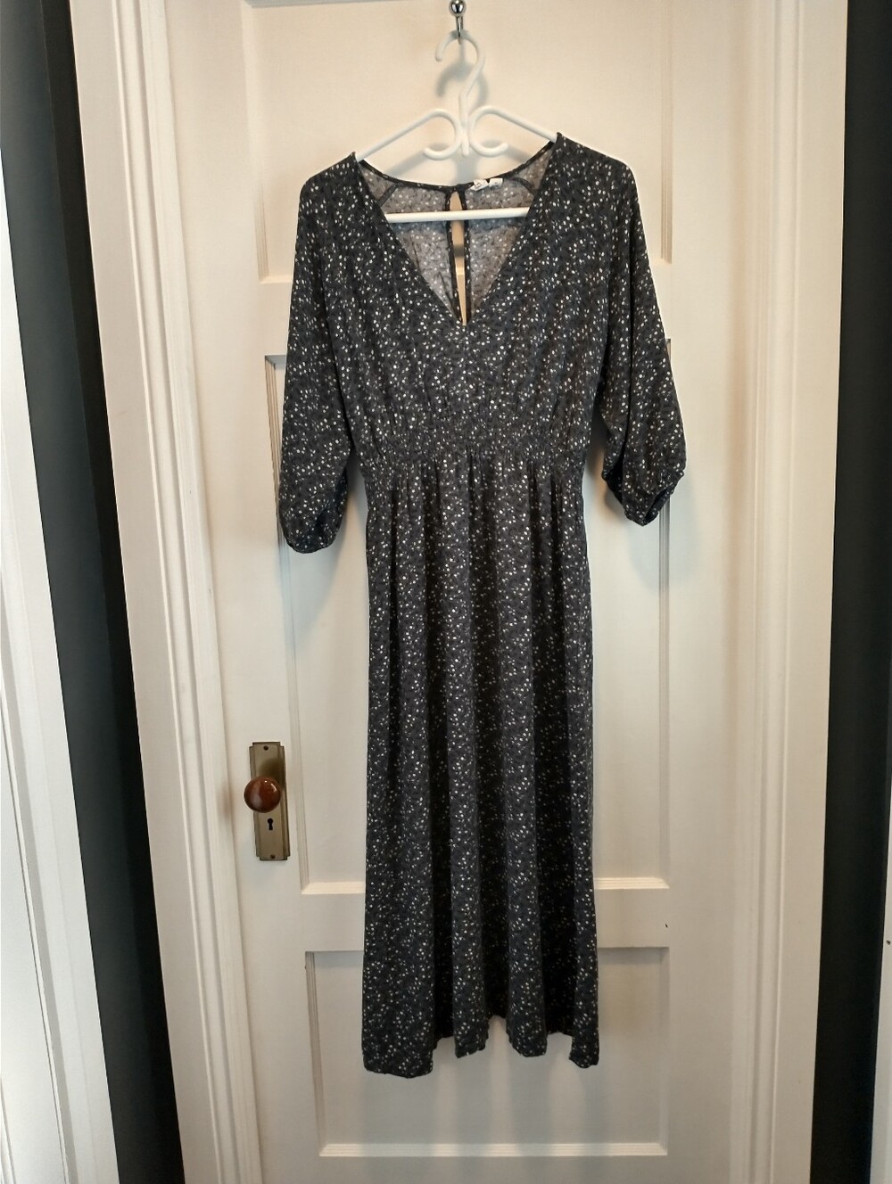 Tentree Women's Speckled V-Neck Midi Dress -floral Black